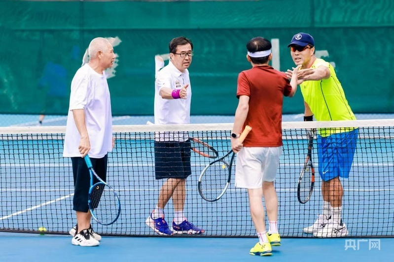 展注入新活, aZ, 部的参赛选